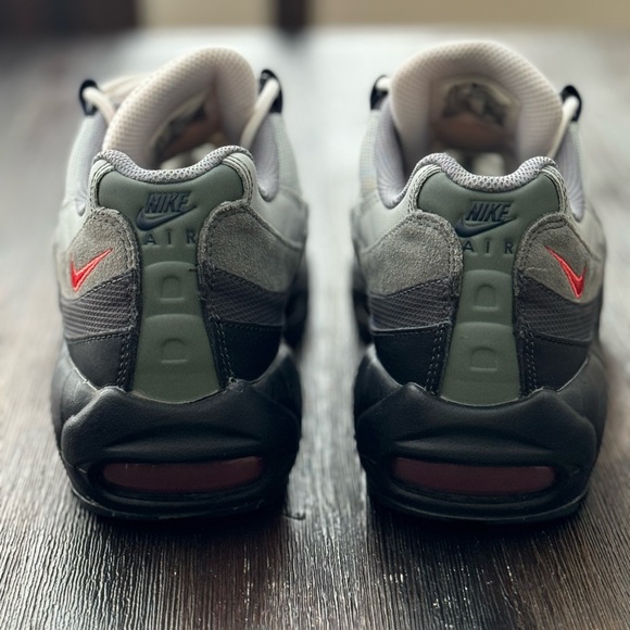 Nike Air Max 95 Smoke Grey Track Red - Picture 5 of 7